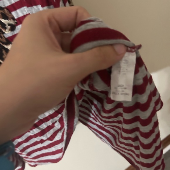 Boutique Brand leopard & red gray stripes shark bite blouse size 2x - Picture 2 of 5
